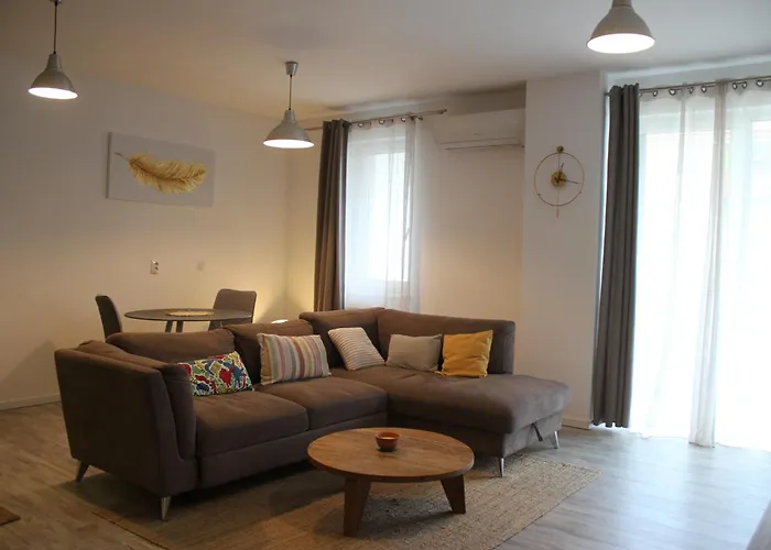 Yamaluxe - Modern & Cozy Apartament